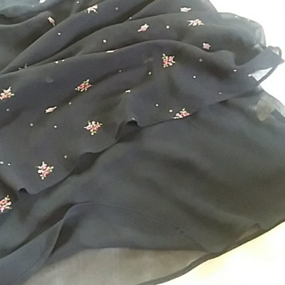 - Cabi Ruffle Layer Tank Floral - Picture 5 of 8